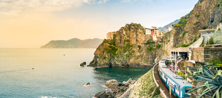 Cinque Terre | Train sunlight