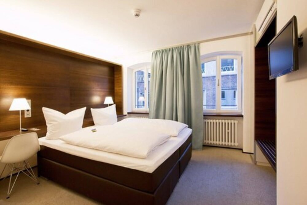 Stern am Rathaus*** | City break Cologne - Train and Hotel