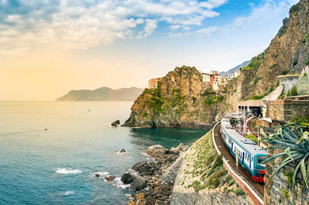 Cinque Terre | Trein met zonlicht