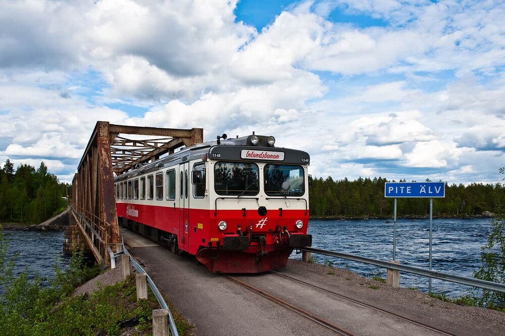 Inlandsbanen Rail Tour | Train on bridge