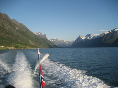 Hardangerfjord - Norway per trein en boot