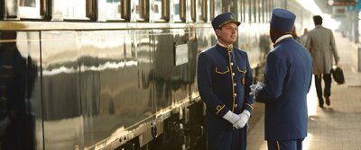Main - Orient Express - Conductor at platform