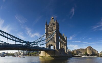 London by train - Tower bridge