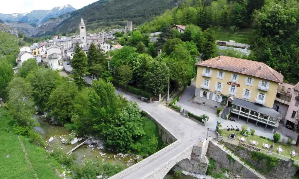 Hotel Le Mirval | Bahn-Urlaub Frankreich - La Brigue
