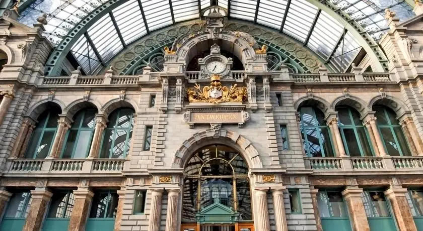 Met de trein Antwerpen