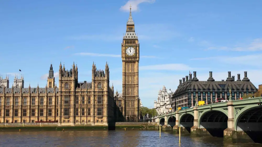 Hotel 65 | London City Break - Train and Hotel