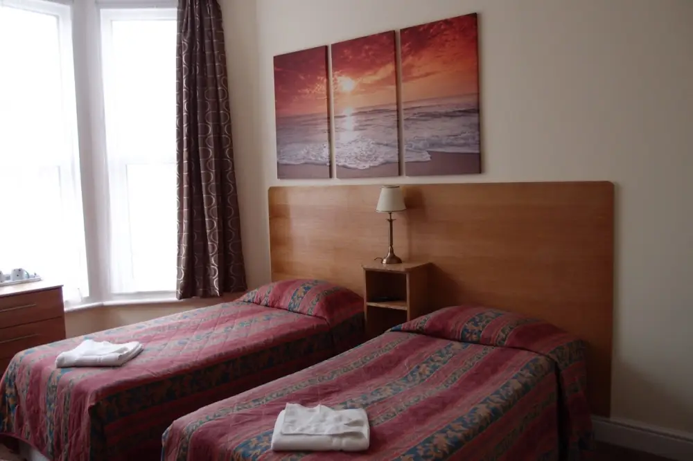 Hotel 65 | London City Break - Train and Hotel