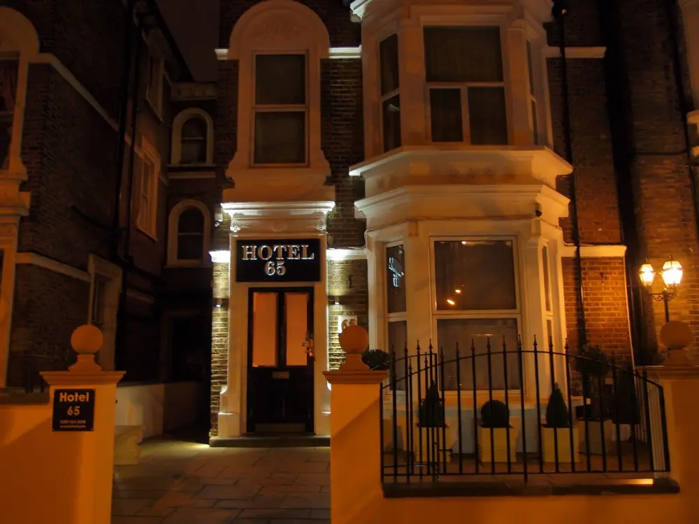 Hotel 65 | London City Break - Train and Hotel