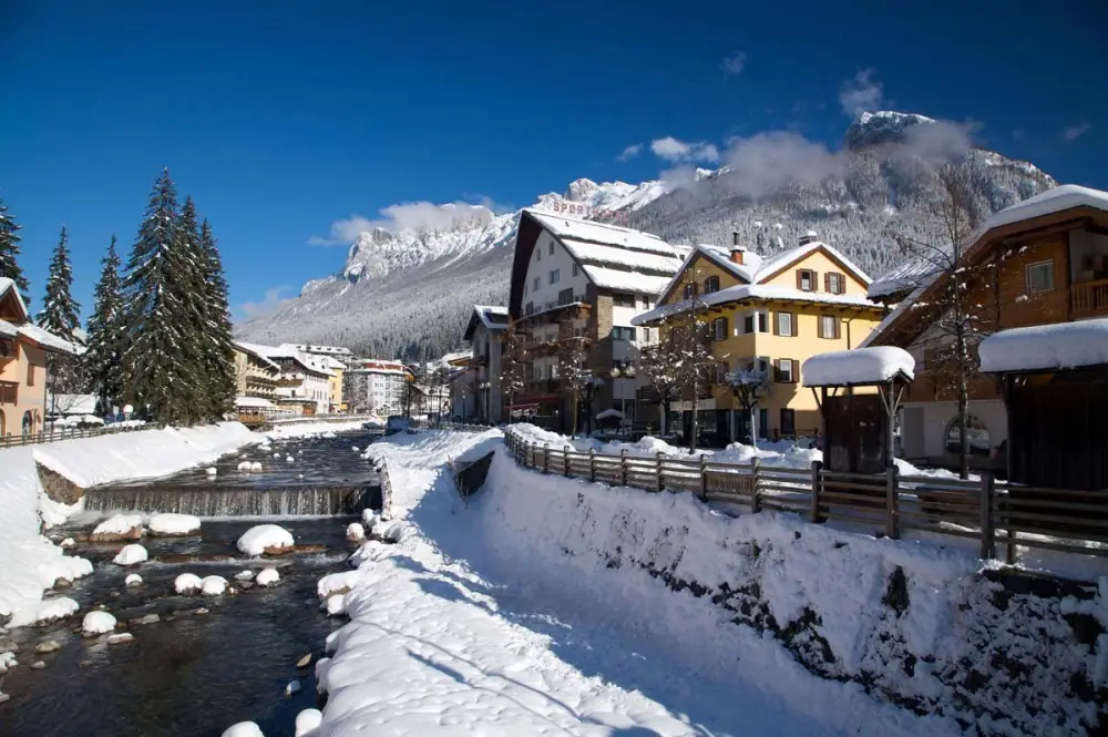 Wintersportvakantie Campitello Val di Fassa - Trein en Hotel - Hotel Christine**+