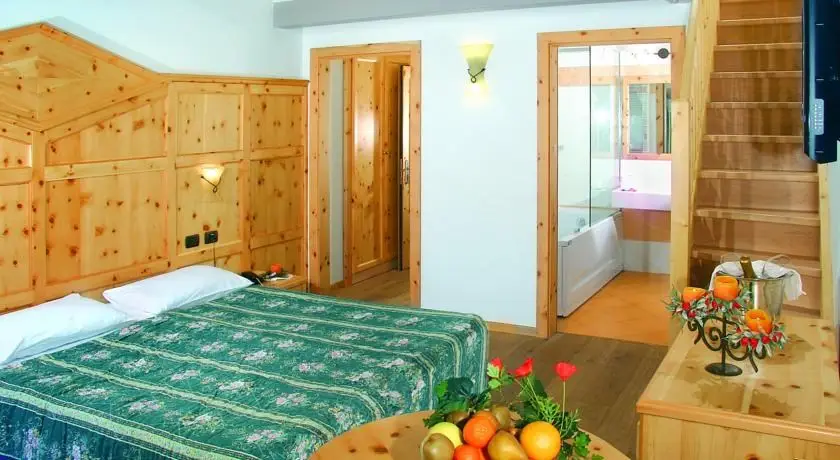 Wintersportvakantie Campitello Val di Fassa - Trein en Hotel - Gran Chalet Soreghes****