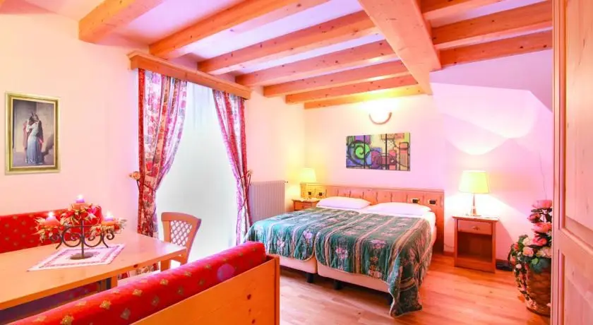 Wintersportvakantie Campitello Val di Fassa - Trein en Hotel - Gran Chalet Soreghes****