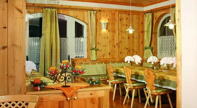 Wintersportvakantie Campitello Val di Fassa - Trein en Hotel - Gran Chalet Soreghes****