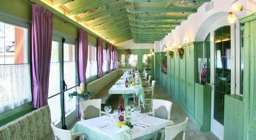 Wintersportvakantie Campitello Val di Fassa - Trein en Hotel - Gran Chalet Soreghes****