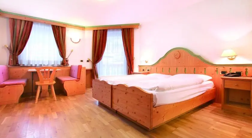 Wintersportvakantie Campitello Val di Fassa - Trein en Hotel - Gran Chalet Soreghes****