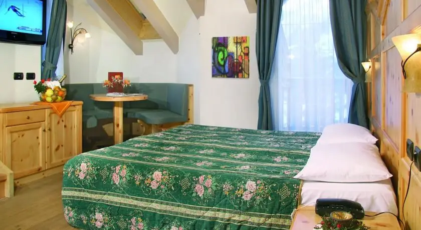 Wintersportvakantie Campitello Val di Fassa - Trein en Hotel - Gran Chalet Soreghes****