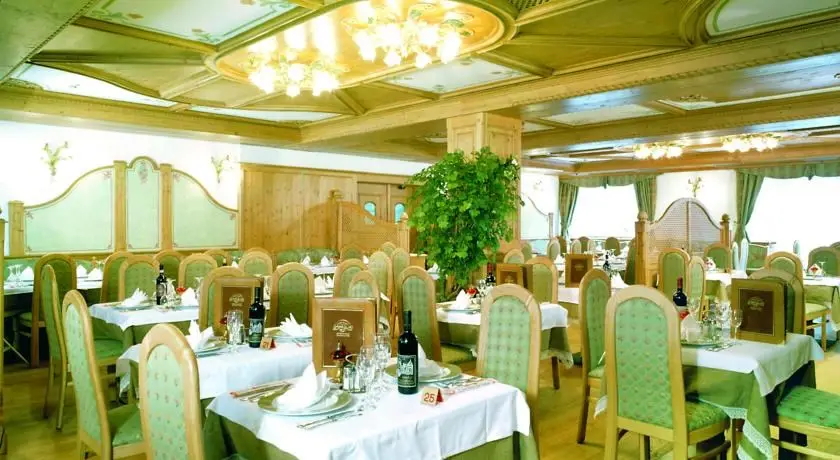 Wintersportvakantie Campitello Val di Fassa - Trein en Hotel - Gran Chalet Soreghes****