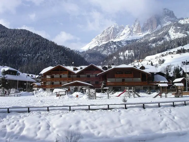Wintersportvakantie Campitello Val di Fassa - Trein en Hotel - Hotel Sella Ronda***