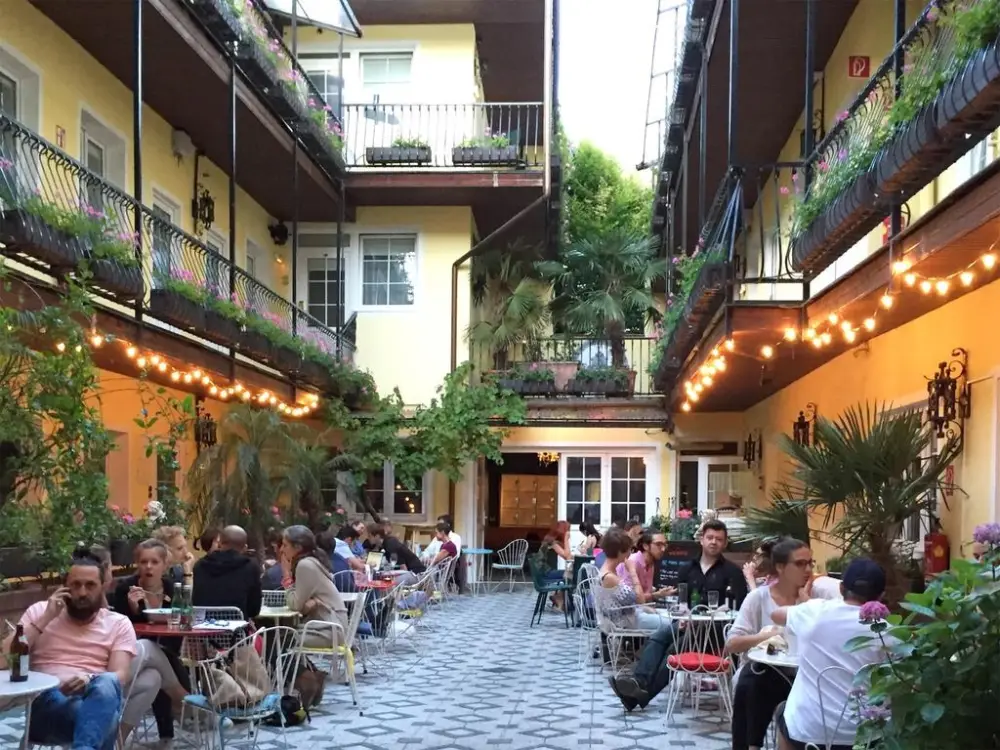 Hotel am Brillantengrund*** | Vienna City Break - Train and Hotel