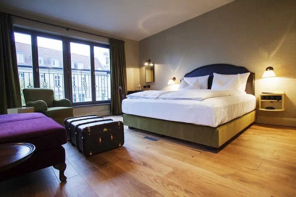 Hotel Monbikjou - Trein en Hotel