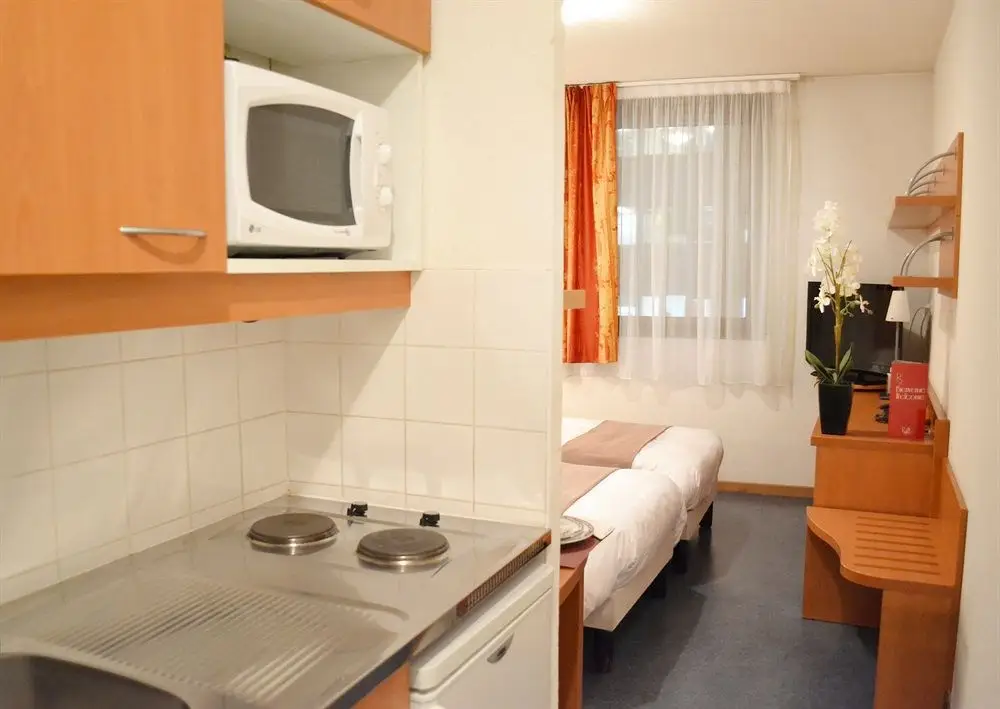 Park & Suites Elegance | Lyon City Break - Train and Hotel