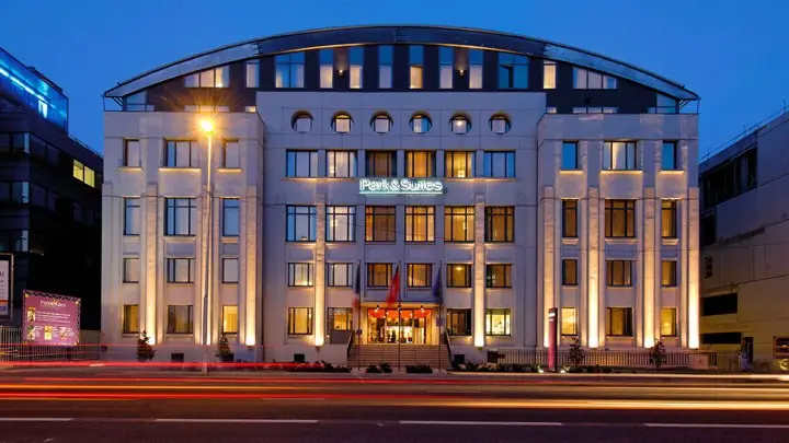 Park & Suites Elegance | Lyon City Break - Train and Hotel