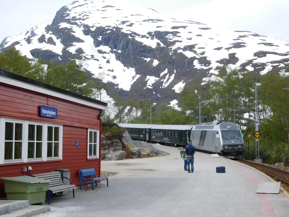 Bergensbanen and Flam railway - Vatnahalsen train station