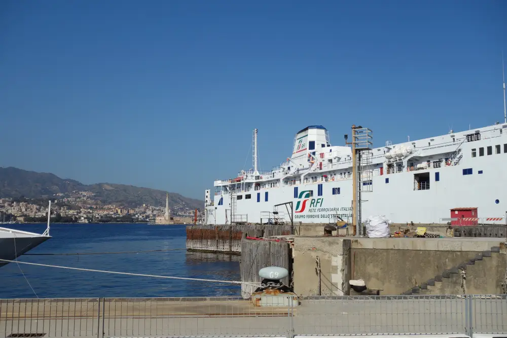 Trein op ferry naar Sicilie