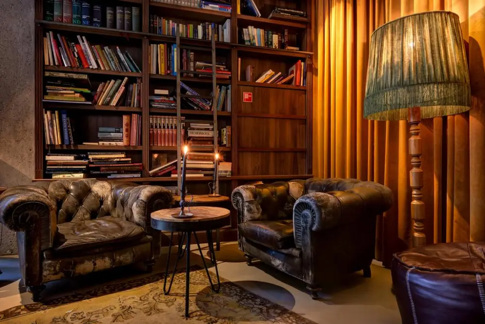 Hotel V Nesplein**** | City break Amsterdam - Train and Hotel