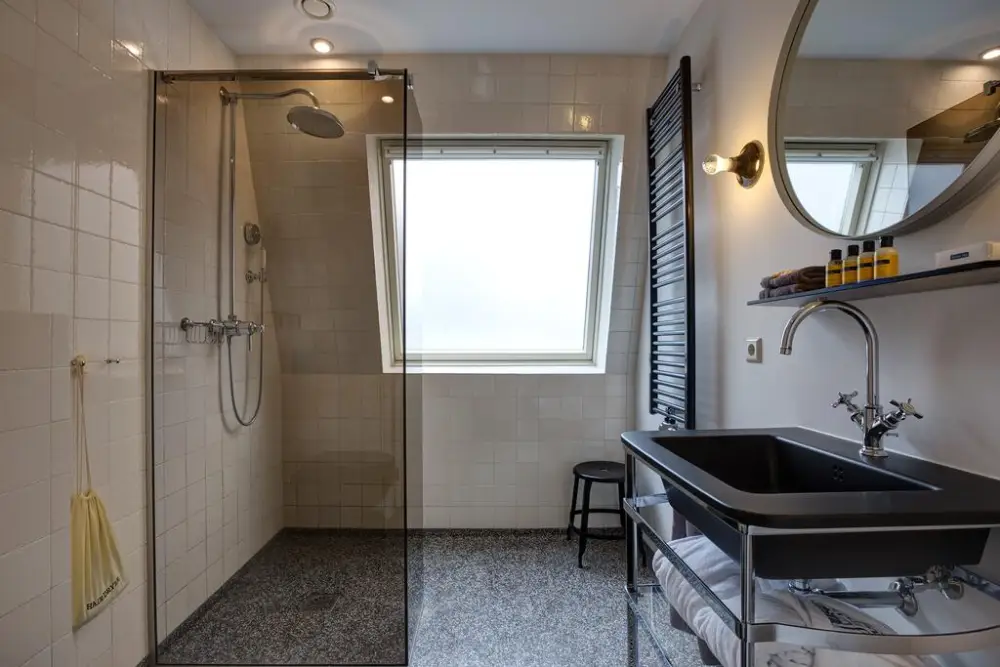 Hotel V Nesplein**** | City break Amsterdam - Train and Hotel