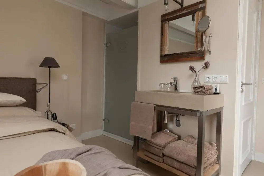 Mother Goose Utrecht Bathroom