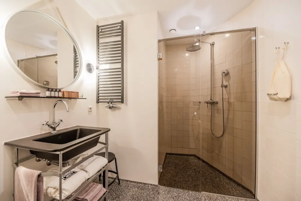 Hotel V Nesplein**** | City break Amsterdam - Train and Hotel