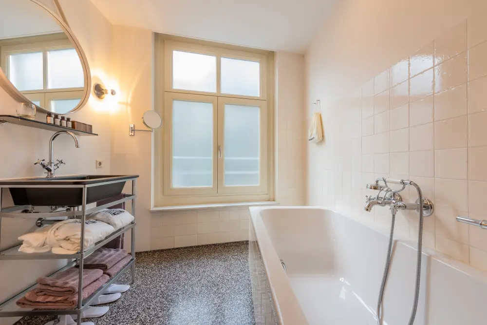 Hotel V Nesplein**** | City break Amsterdam - Train and Hotel