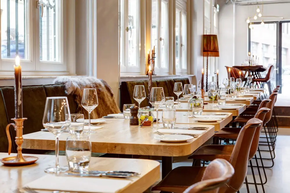 Hotel V Nesplein**** | City break Amsterdam - Train and Hotel