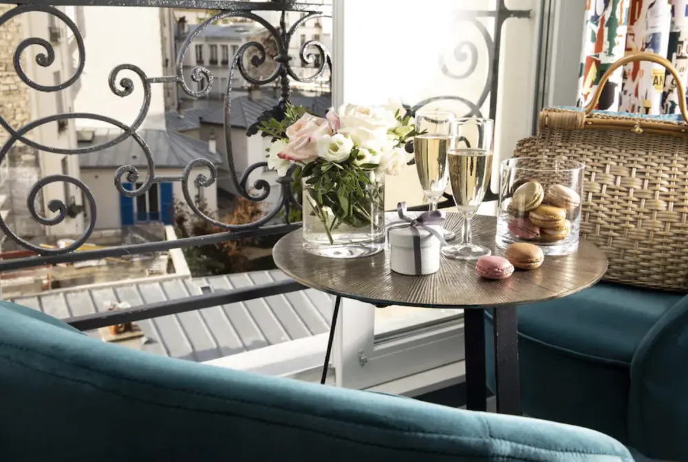 Hotel Des Arts Paris Montmartre | Stedentrip Parijs, trein en hotel, balkon