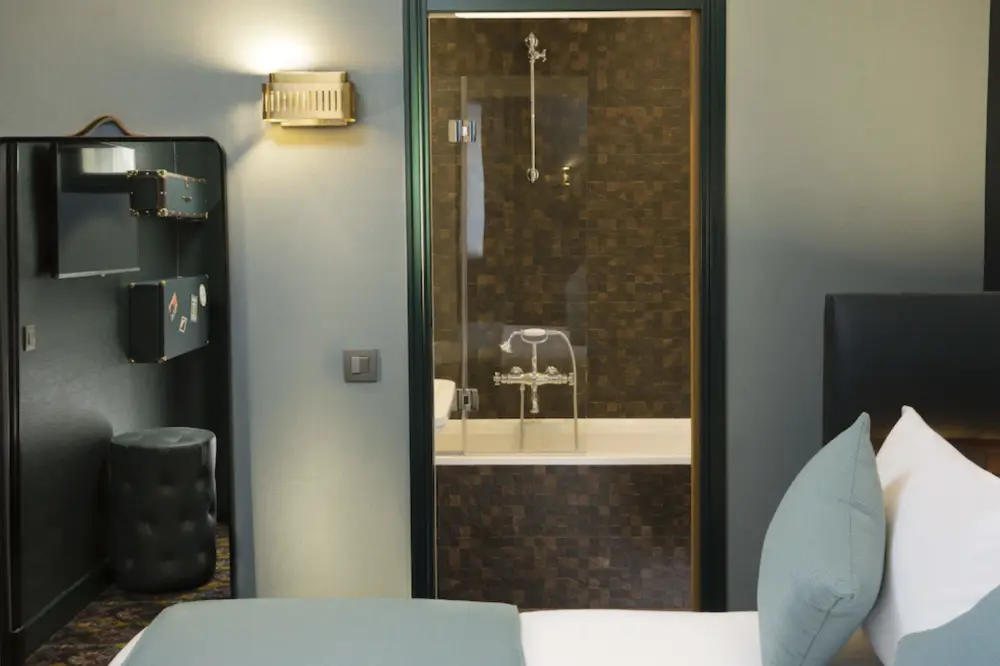 Hotel Whistler | Stedentrip Parijs - Trein en Hotel