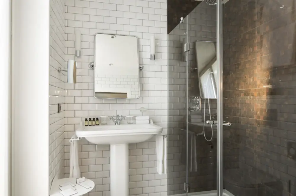 Hotel Whistler | Stedentrip Parijs - Trein en Hotel