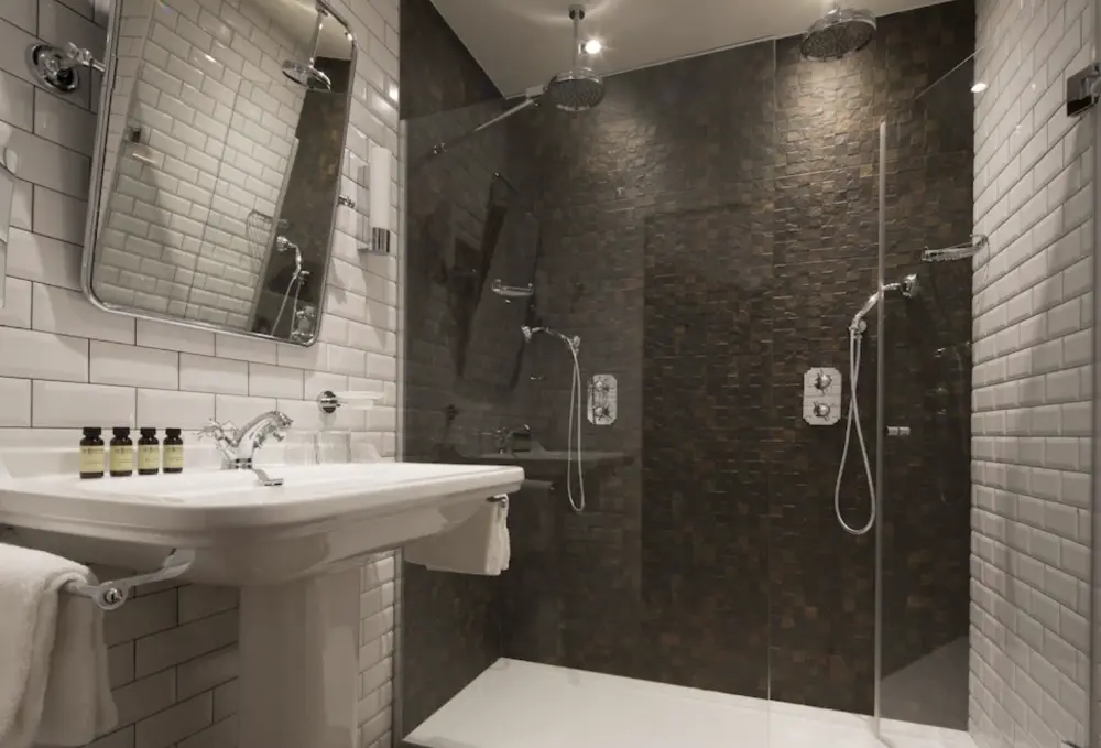 Hotel Whistler | Stedentrip Parijs - Trein en Hotel