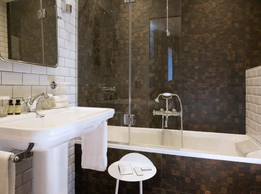 Hotel Whistler | Stedentrip Parijs - Trein en Hotel