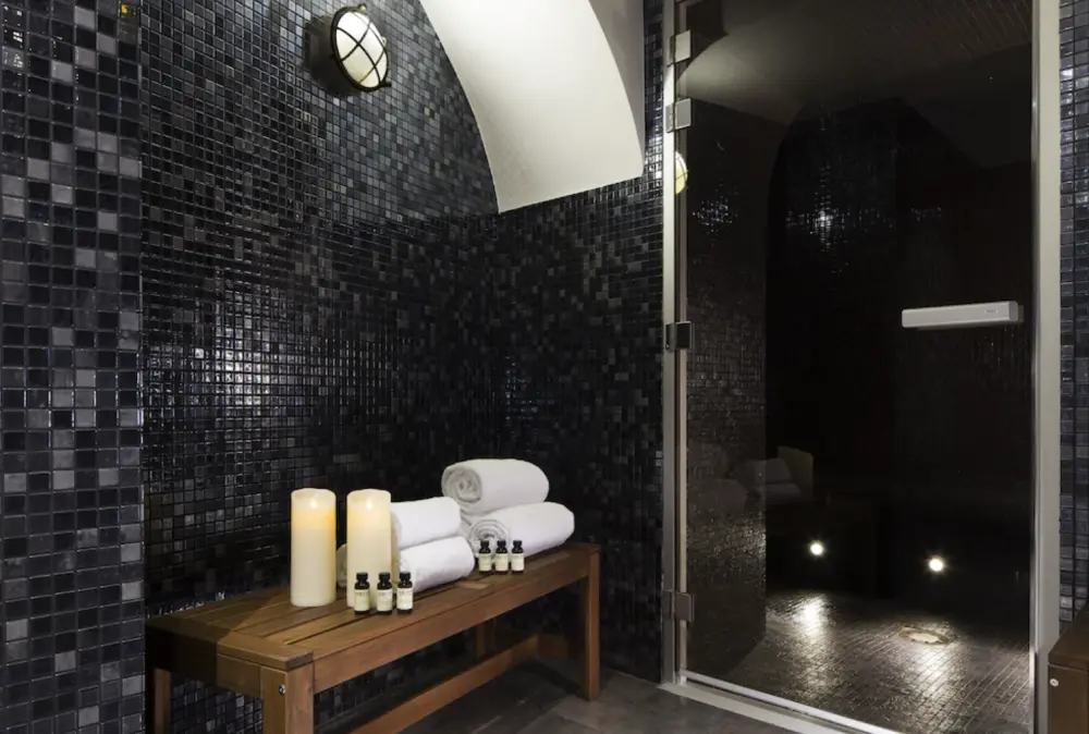 Hotel Whistler | Stedentrip Parijs - Trein en Hotel