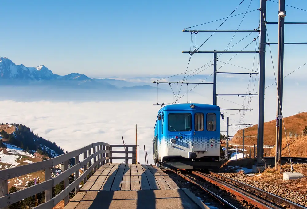 Vierwoudstedenmeer Rigi | Trein met wolken in dal