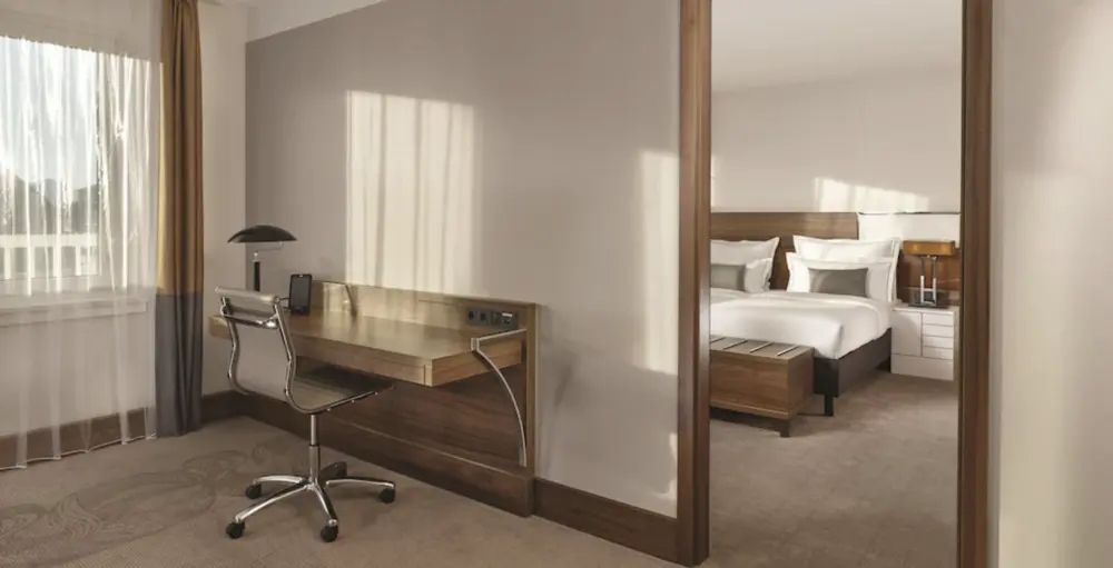 Reichshof Hotel Hamburg | Stedentrip Hamburg - Trein en Hotel Duitsland 