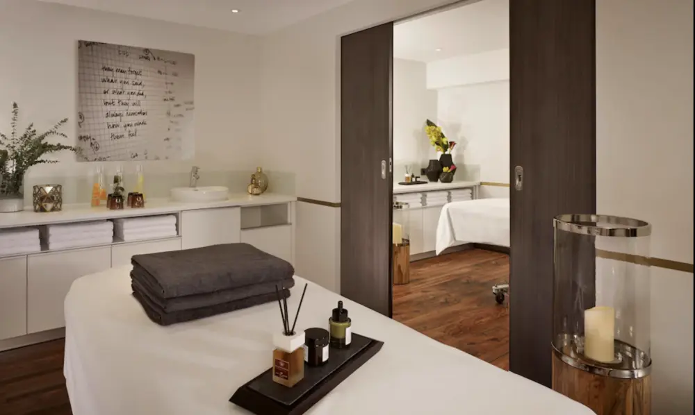 Reichshof Hotel Hamburg | Stedentrip Hamburg - Trein en Hotel Duitsland 