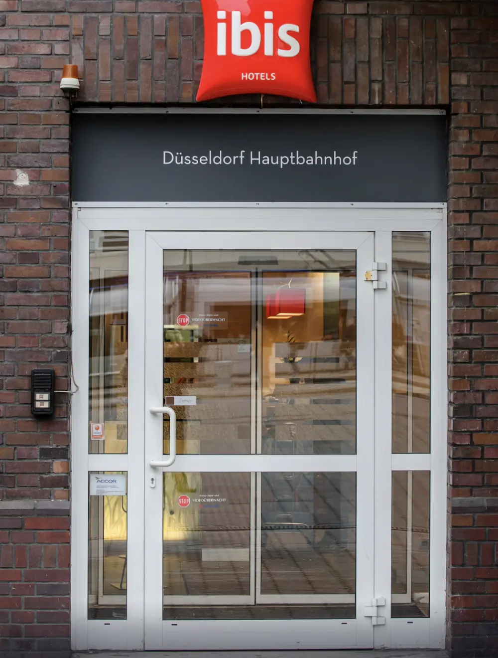 Ibis Dusseldorf Hauptbahnhof | Stedentrip Düsseldorf - Trein en Hotel Duitsland