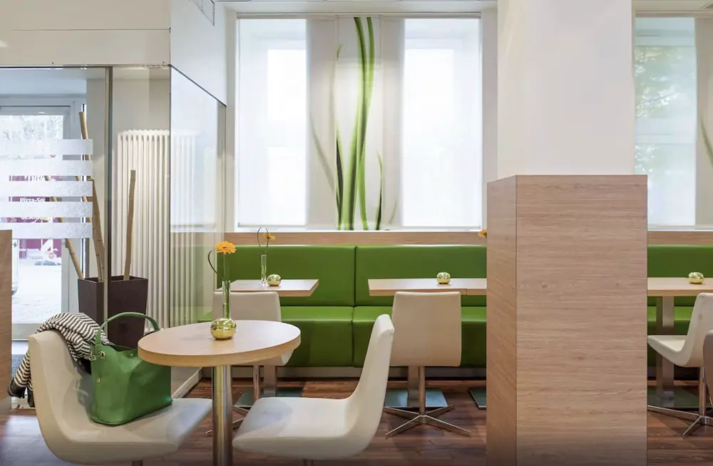 Ibis Dusseldorf Hauptbahnhof | Stedentrip Düsseldorf - Trein en Hotel Duitsland