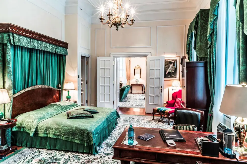 Taschenberg Kempinski - Stedentrip Dresden - Trein en Hotel Duitsland