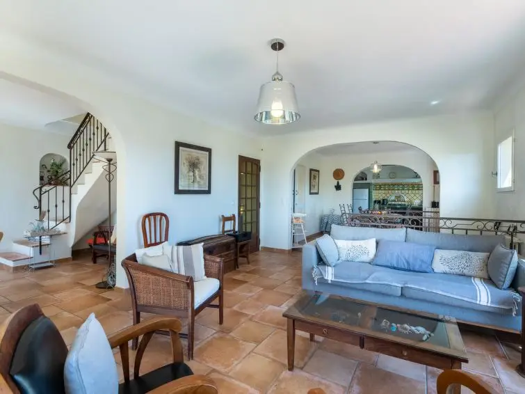 VAKANTIEHUIS GRASSE ZWEMBAD (10P) | Treinvakantie Frankrijk met huurauto 