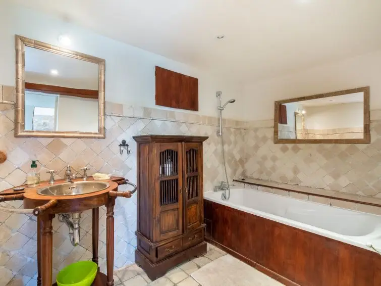 VAKANTIEHUIS GRASSE ZWEMBAD (10P) | Treinvakantie Frankrijk met huurauto 