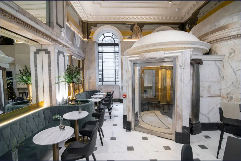 Binnenkomst Apex Temple