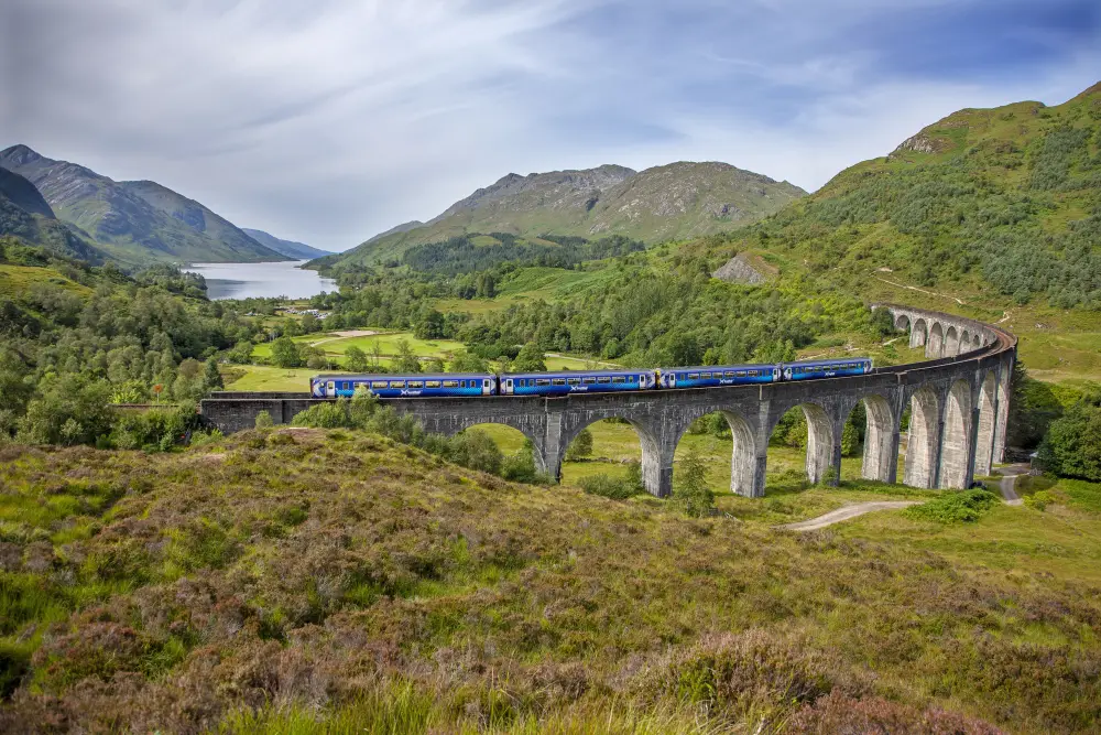 scotrail glenfinnan viaduct train
