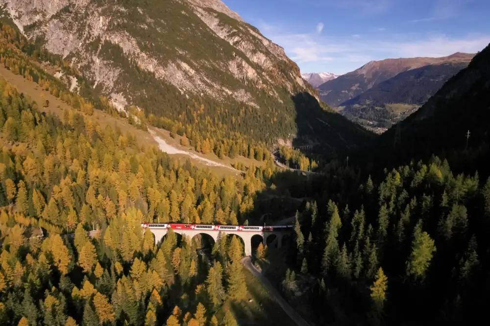 Glacier Express | Excellence Class | Luxe Treinreis Zwitserland | Glacier Express viaduct